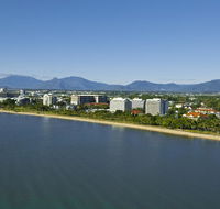 Holiday Inn Cairns Harbourside - Kalgoorlie Accommodation