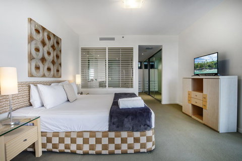 Ultra Broadbeach - Kalgoorlie Accommodation 37