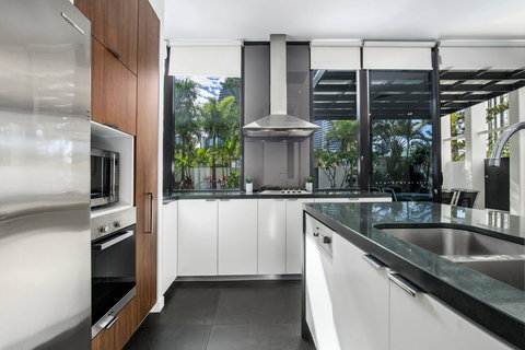 Ultra Broadbeach - Kalgoorlie Accommodation 25