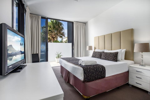 Ultra Broadbeach - Kalgoorlie Accommodation 22