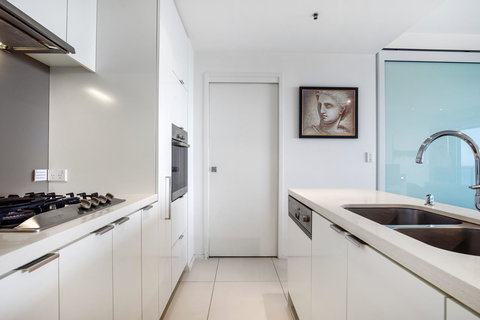 Ultra Broadbeach - Kalgoorlie Accommodation 43