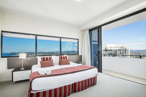 Ultra Broadbeach - Kalgoorlie Accommodation 16