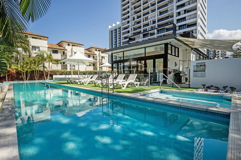 Ultra Broadbeach - Kalgoorlie Accommodation 4