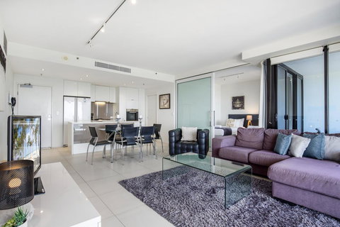 Ultra Broadbeach - Kalgoorlie Accommodation 44