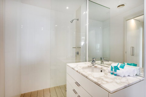 Ultra Broadbeach - Kalgoorlie Accommodation 28