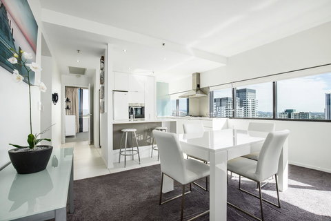 Ultra Broadbeach - Kalgoorlie Accommodation 30