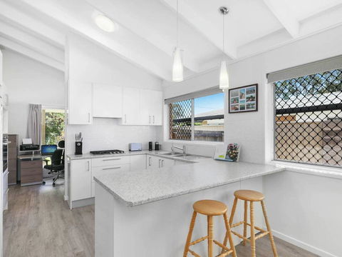 Beautiful Home- Walk To Beach-Short Drive To Noosa - Kalgoorlie Accommodation 0