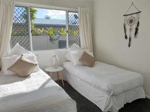 Beautiful Home- Walk To Beach-Short Drive To Noosa - Kalgoorlie Accommodation 5