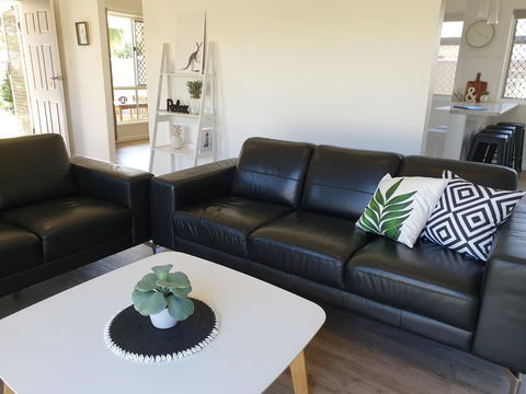 Beautiful Home- Walk To Beach-Short Drive To Noosa - Kalgoorlie Accommodation 3