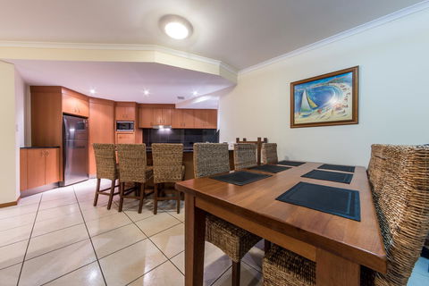 Paradise Penthouse At Waves - Airlie Beach - Kalgoorlie Accommodation 5