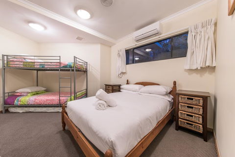 Paradise Penthouse At Waves - Airlie Beach - Kalgoorlie Accommodation 16