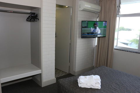 Brighton Hotel - Kalgoorlie Accommodation 9
