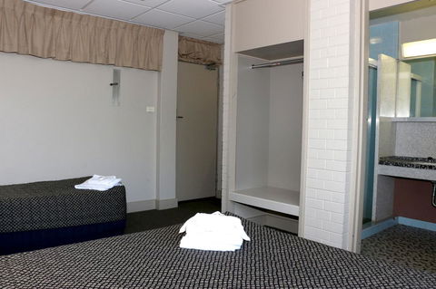Brighton Hotel - Kalgoorlie Accommodation 7