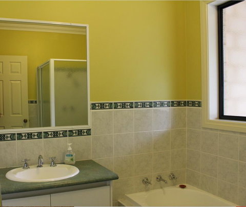 Waterside View - Kalgoorlie Accommodation 2
