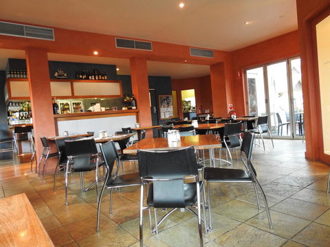 Waves Luxury Suites - Kalgoorlie Accommodation 0