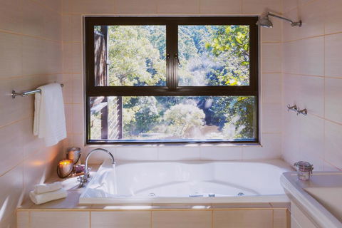 Whispering Valley Cottage Retreat - Kalgoorlie Accommodation 1