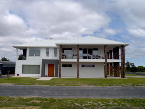 White Caps B&B Apartment - Kalgoorlie Accommodation 1