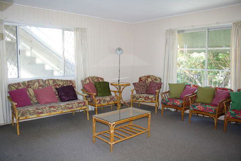 WHITE DOLPHIN, UNIT 5 - Kalgoorlie Accommodation 1