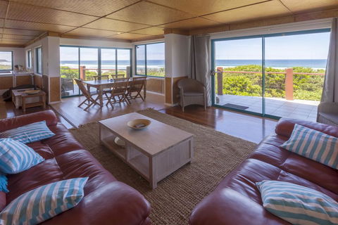 White Waves On The Beach - Kalgoorlie Accommodation 3