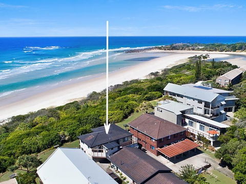 White Waves On The Beach - Kalgoorlie Accommodation 2
