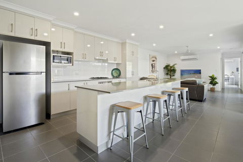 Whitsunday Family Escape - Kalgoorlie Accommodation 2