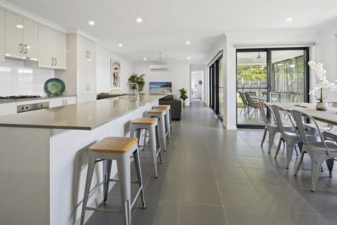 Whitsunday Family Escape - Kalgoorlie Accommodation 0