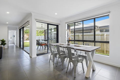 Whitsunday Family Escape - Kalgoorlie Accommodation 3