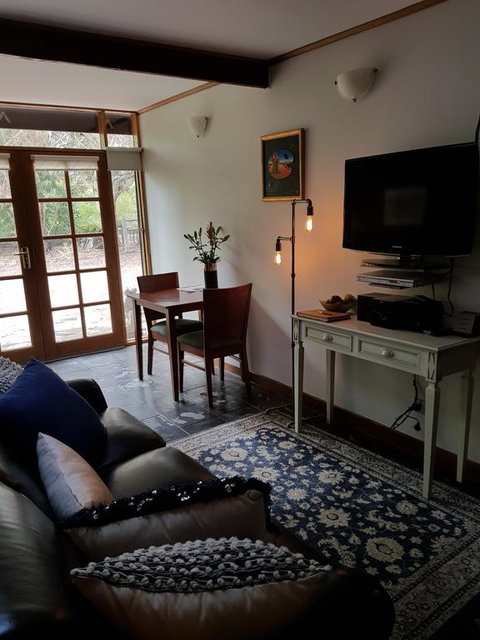 William Hunt's Retreat - Redwood Studio - Kalgoorlie Accommodation 3