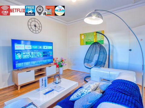Wollongong Station Holiday House With Wi-Fi,75 Inch TV, Netflix,Parking,Beach - Kalgoorlie Accommodation 0