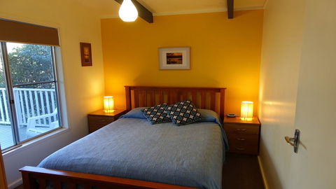 Wonky Pine Beach House, NARRWALLEE- 4 Bedroom - Kalgoorlie Accommodation 3
