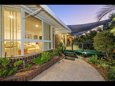 Woorim Secluded Palms Cottage - Kalgoorlie Accommodation 1