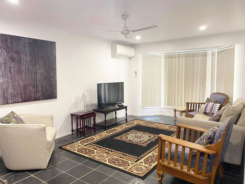 Woorim Secluded Palms Cottage - Kalgoorlie Accommodation 2