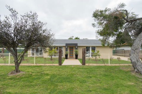 Xanadu Shores - Kalgoorlie Accommodation 0