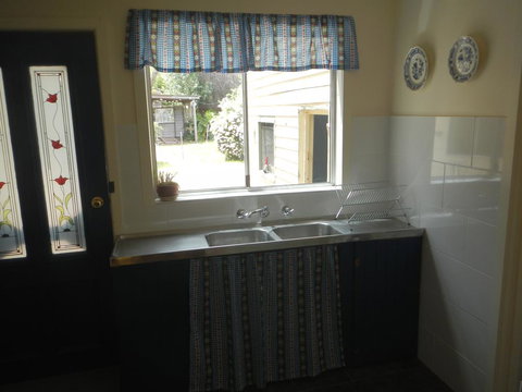 Yarram Cottage: Art And Accommodation - Kalgoorlie Accommodation 2