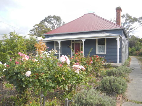 Yarram Cottage: Art And Accommodation - Kalgoorlie Accommodation 0