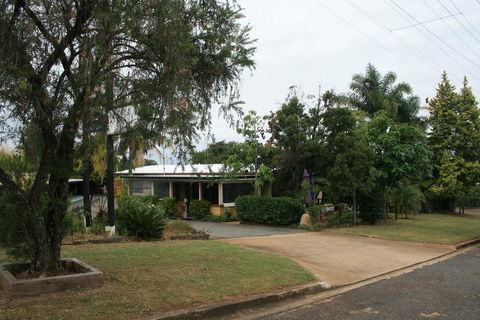 Yarraman Gardens Motel Queensland - Kalgoorlie Accommodation 2