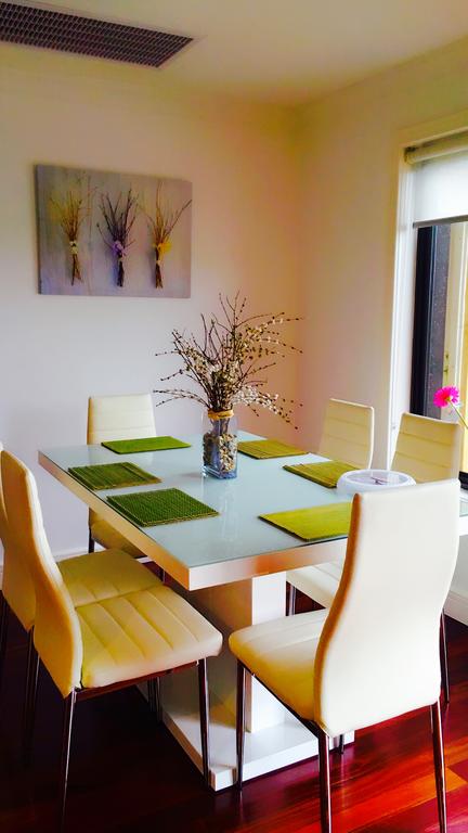 Yes Holiday Home - Kalgoorlie Accommodation 3