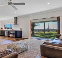 Your Luxury Escape - Paul's Farmhouse at Newrybar