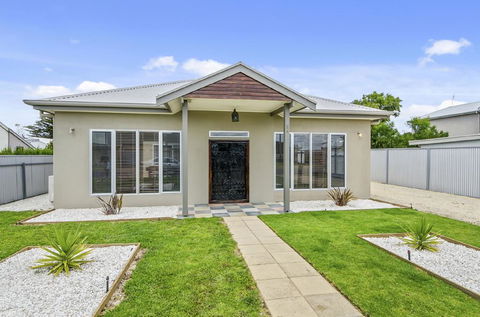 Zaahira House - Kalgoorlie Accommodation 0