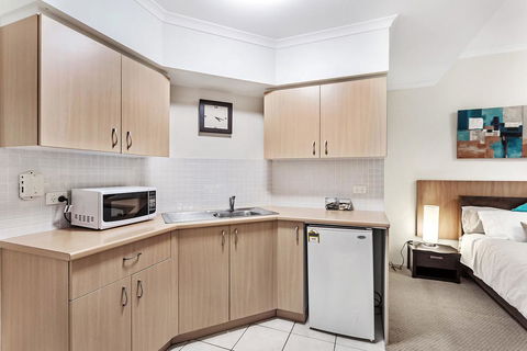 Zenith Studio, Unit 3/10 Messines Street - Kalgoorlie Accommodation 1