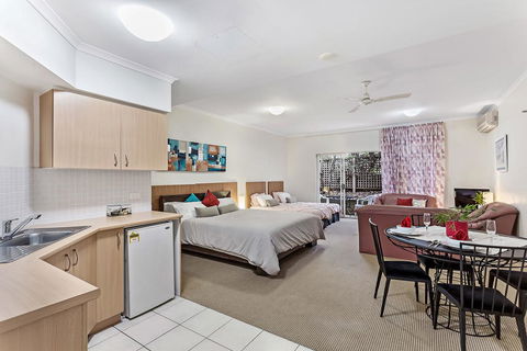Zenith Studio, Unit 3/10 Messines Street - Kalgoorlie Accommodation 0