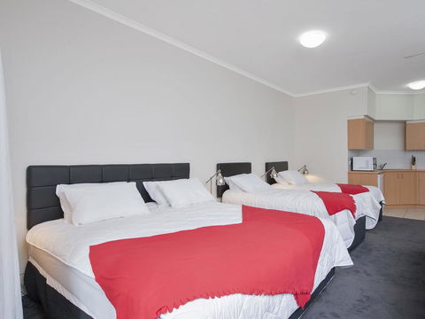 Zenith Studio, Unit 4/10 Messines Street - Kalgoorlie Accommodation 2