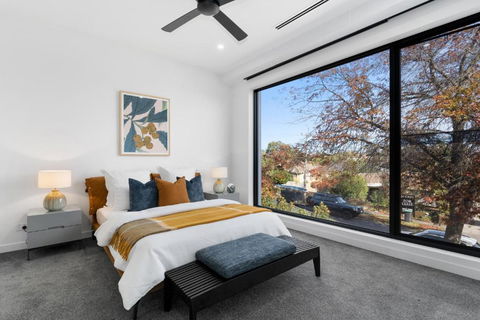 5 Ensuite Luxury Holiday House Balwyn North - Kalgoorlie Accommodation 2