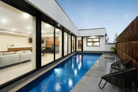 5 Ensuite Luxury Holiday House Balwyn North - Kalgoorlie Accommodation 1