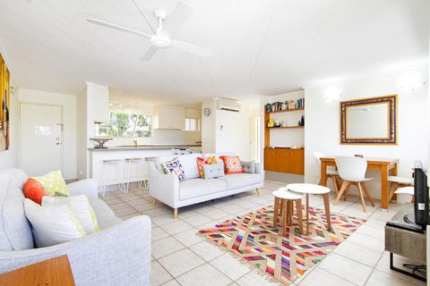 Affordable Chic Noosa Getaway - Kalgoorlie Accommodation 3