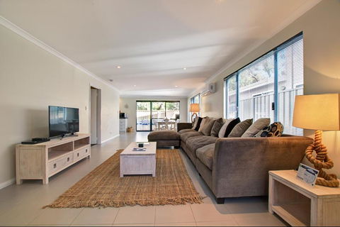 A Little Luxury In Town - Kalgoorlie Accommodation 3