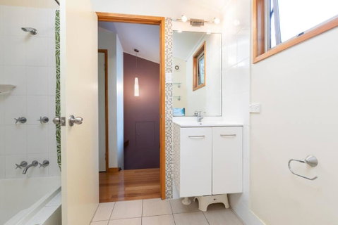 A Beach House - Kalgoorlie Accommodation 4