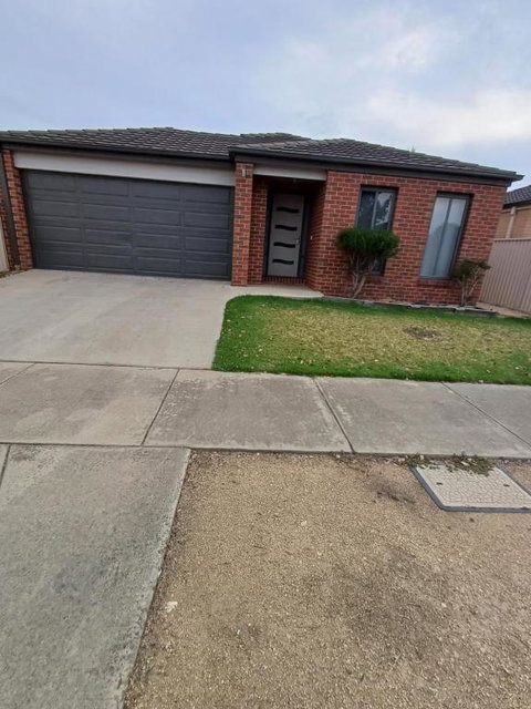 A Beautiful And Spacious Home. - Kalgoorlie Accommodation 0