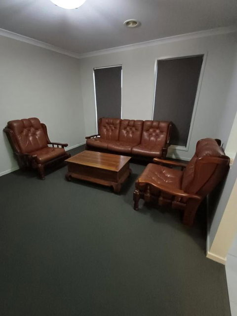 A Beautiful And Spacious Home. - Kalgoorlie Accommodation 1