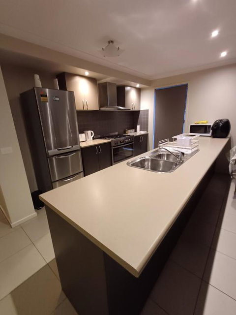 A Beautiful And Spacious Home. - Kalgoorlie Accommodation 3